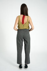 Top w/ v-neck | Olive green w/ "choreographer" print