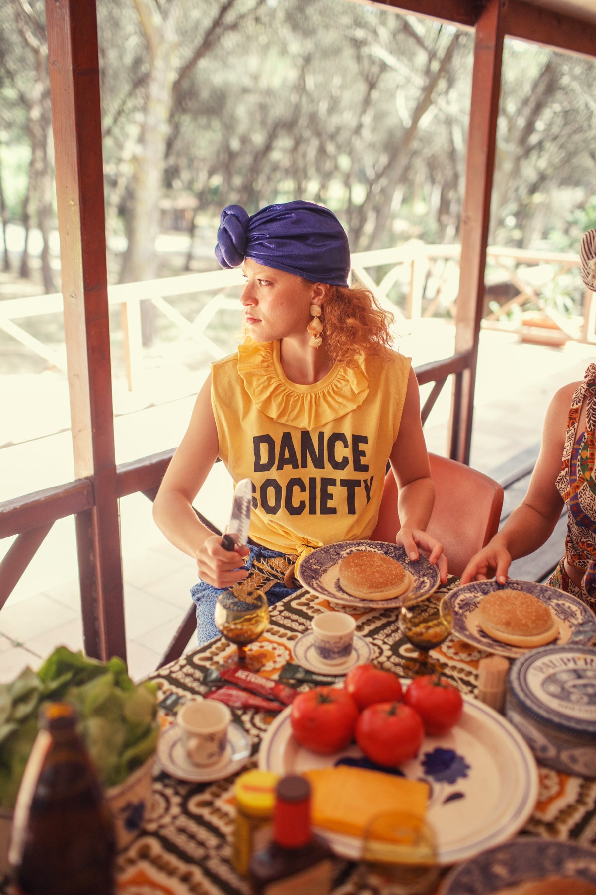 Sleeveless t-shirt w/ collar | Yellow w/ "dance society" print