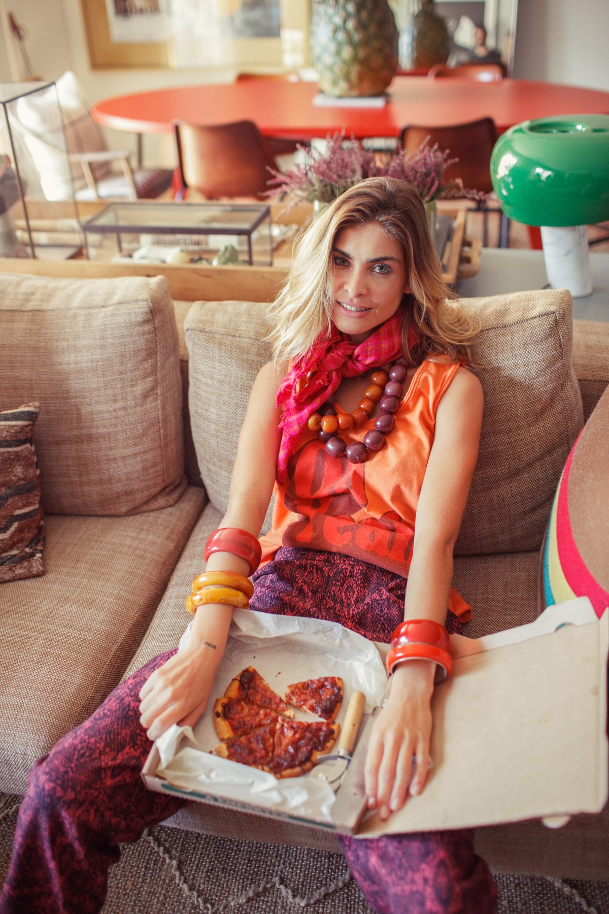 Sleeveless top w/ v-neck | Orange w/ "oh yeah" print
