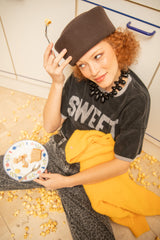T-shirt w/ short sleeves | Faded black w/ "sweet" print