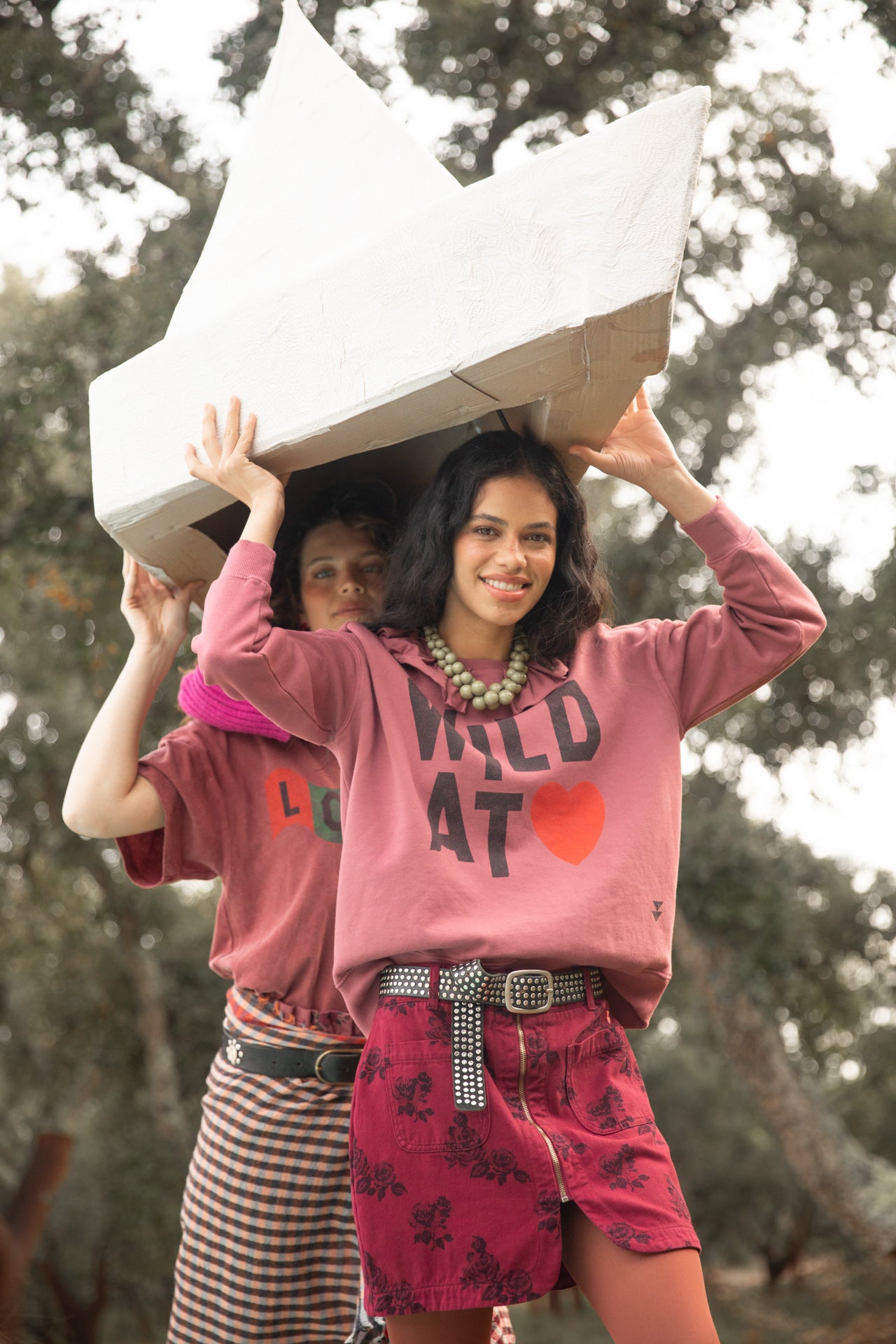 Sweatshirt w/ ruffled collar | Old pink w/ "wild at heart" print