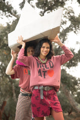 Sweatshirt w/ ruffled collar | Old pink w/ "wild at heart" print