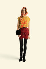 Sleeveless t-shirt w/ ruffled collar | Camel  w/ "call 911" print