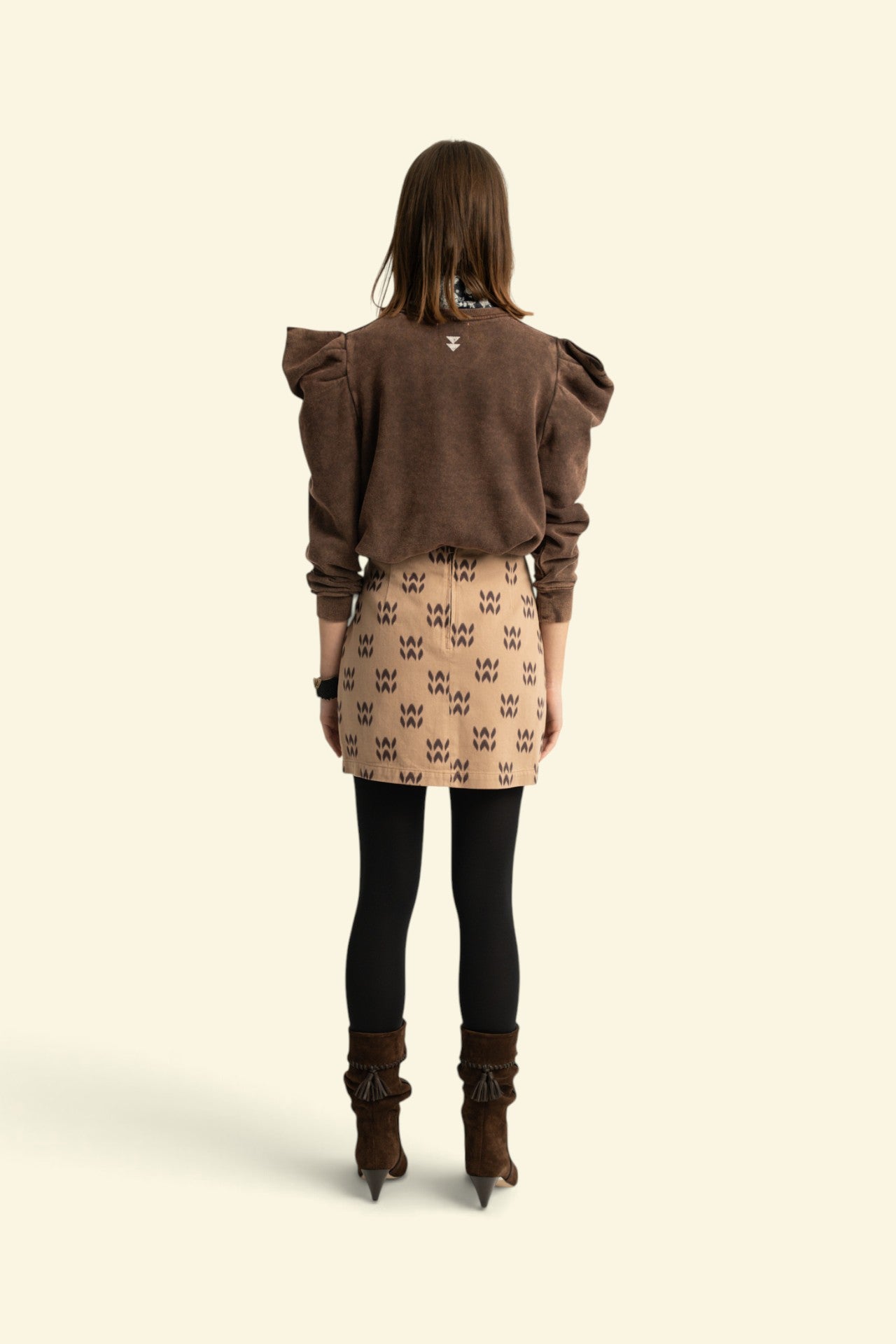 Fitted sweatshirt | Fadded brown w/ "trouble maker" print