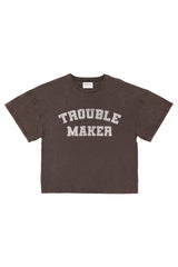 T-shirt w/ short sleeves | Brown w/ "trouble maker" print