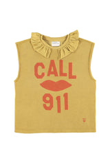 Sleeveless t-shirt w/ ruffled collar | Camel  w/ "call 911" print